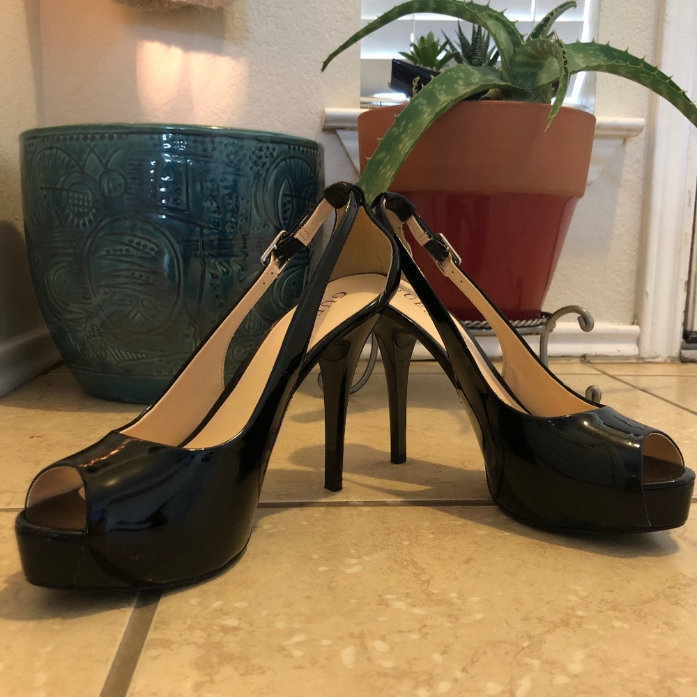 GUESS Peep-toe Platform Pumps Black